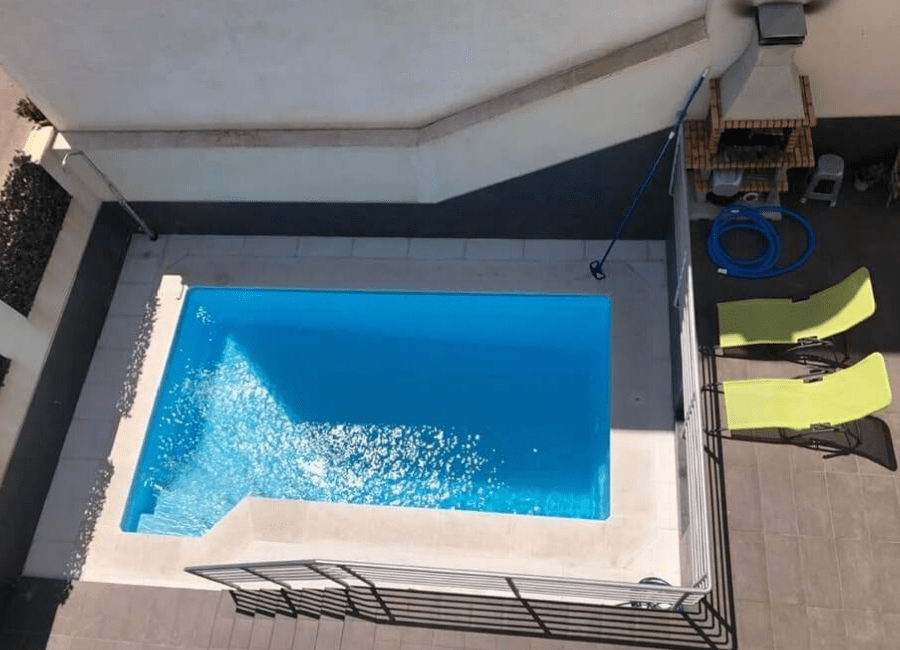 mantenimiento piscina de poliéster en Sevilla