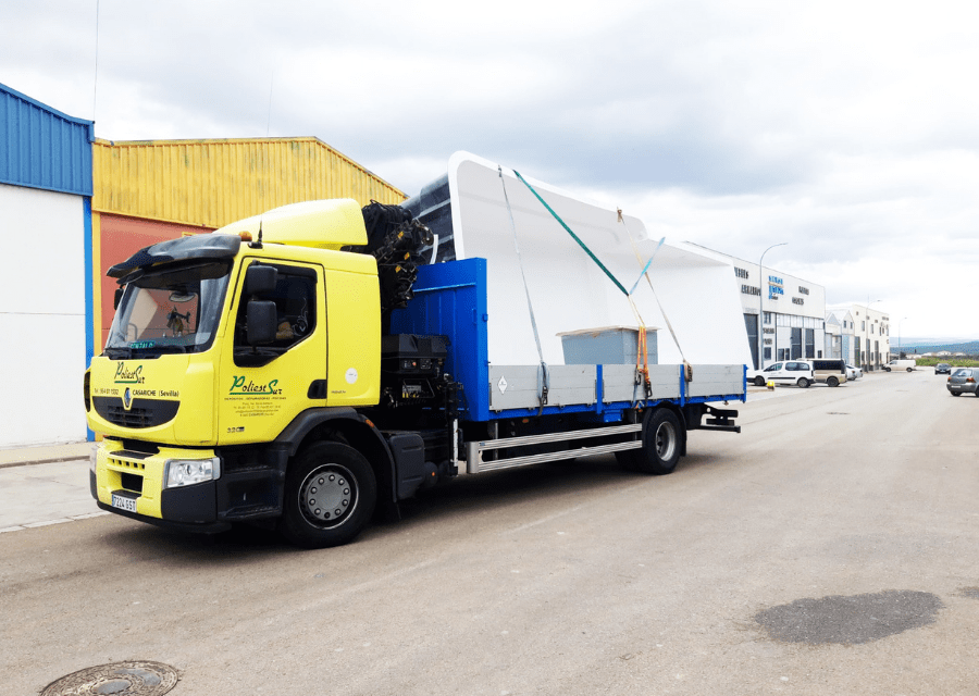 transporte de productos prefabricados de poliéster