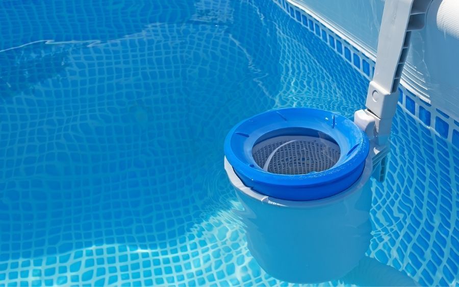 filtro de una piscina de poliéster
