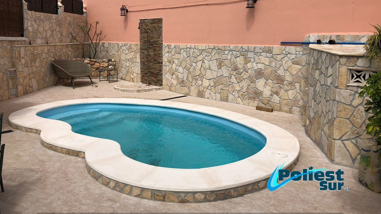 instalación de piscinas de poliéster a medida