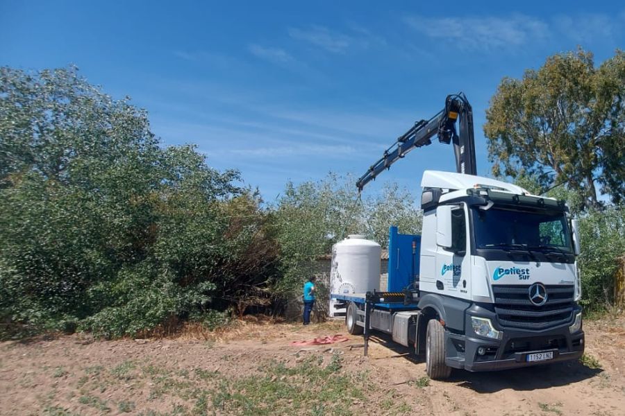 instalación de depósitos de poliéster