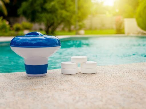 la cloración salina, el mejor método para el tratamiento del agua en piscinas 