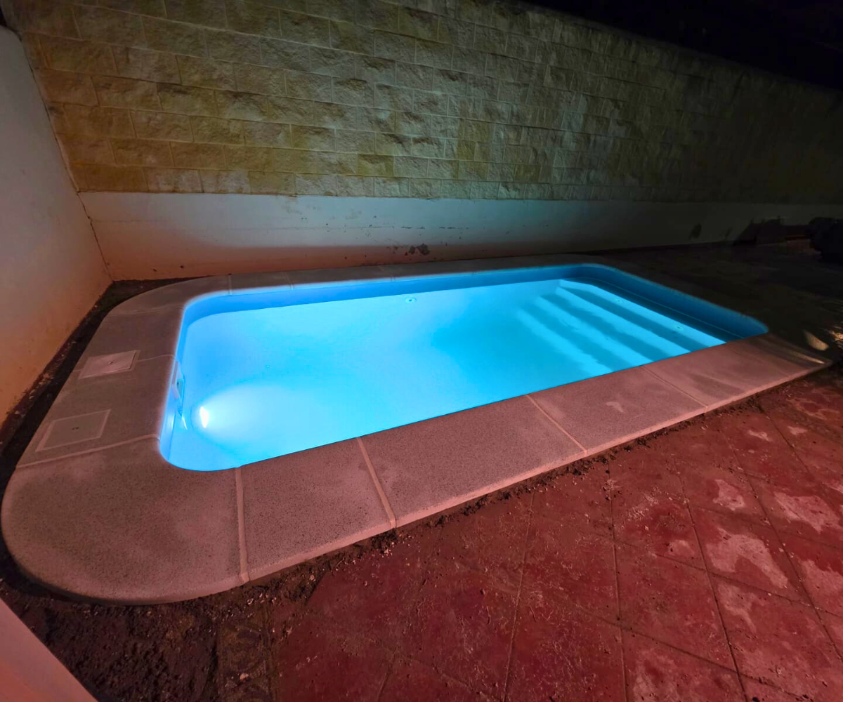 Piscina de poliéster modelo Alba