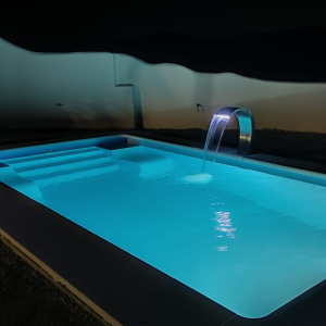 Piscina de poliéster modelo Aroha