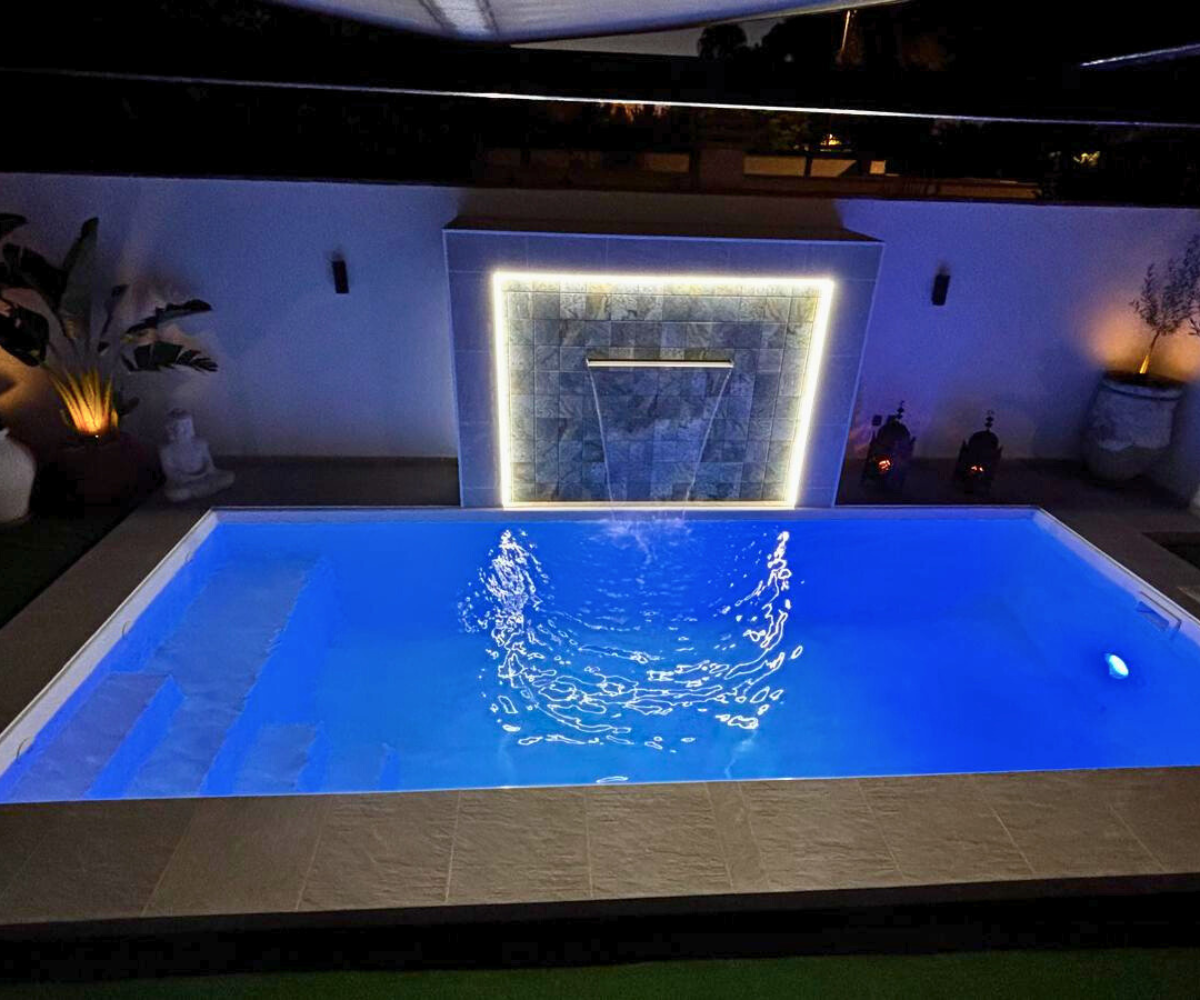 Piscina de poliéster modelo Clara