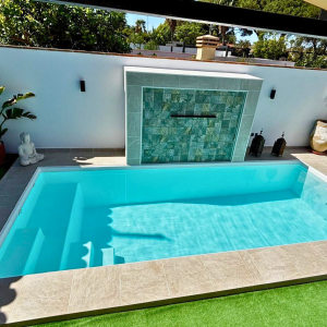 Piscina de poliéster modelo Clara