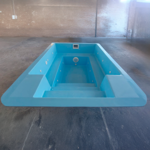 Piscina de poliester Cloe con hidromasaje