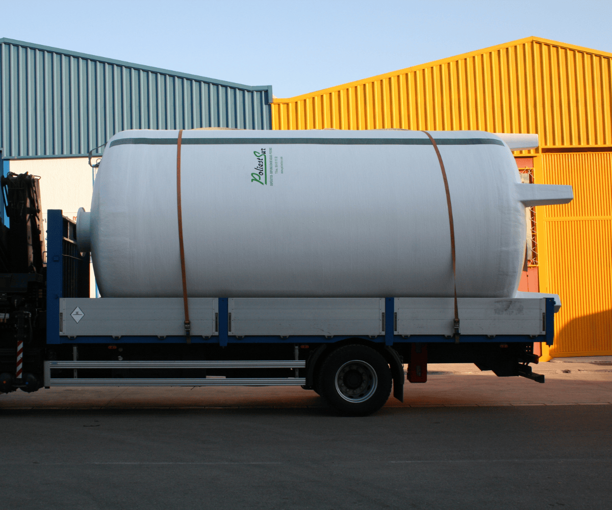 Depósito vertical de fondo curvo con patas