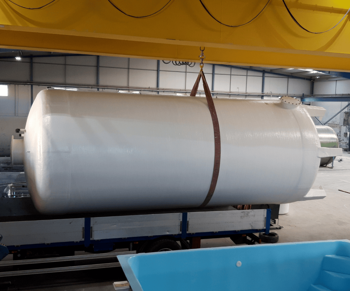 Depósito vertical de fondo curvo con patas