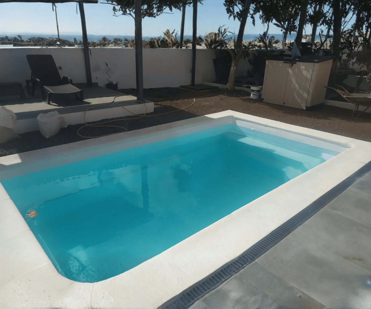 Piscina de poliéster modelo Dora