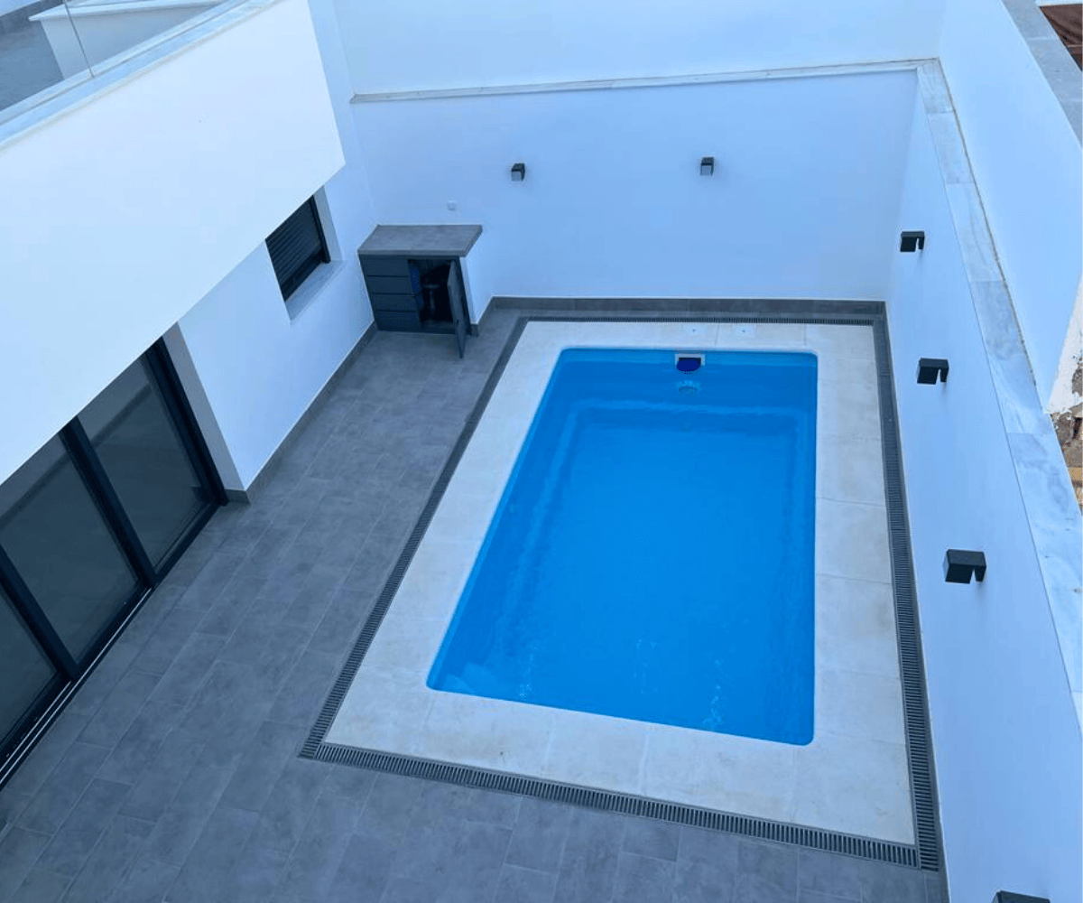 Piscina de poliéster modelo Dora