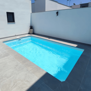 Piscina de poliéster modelo Dora
