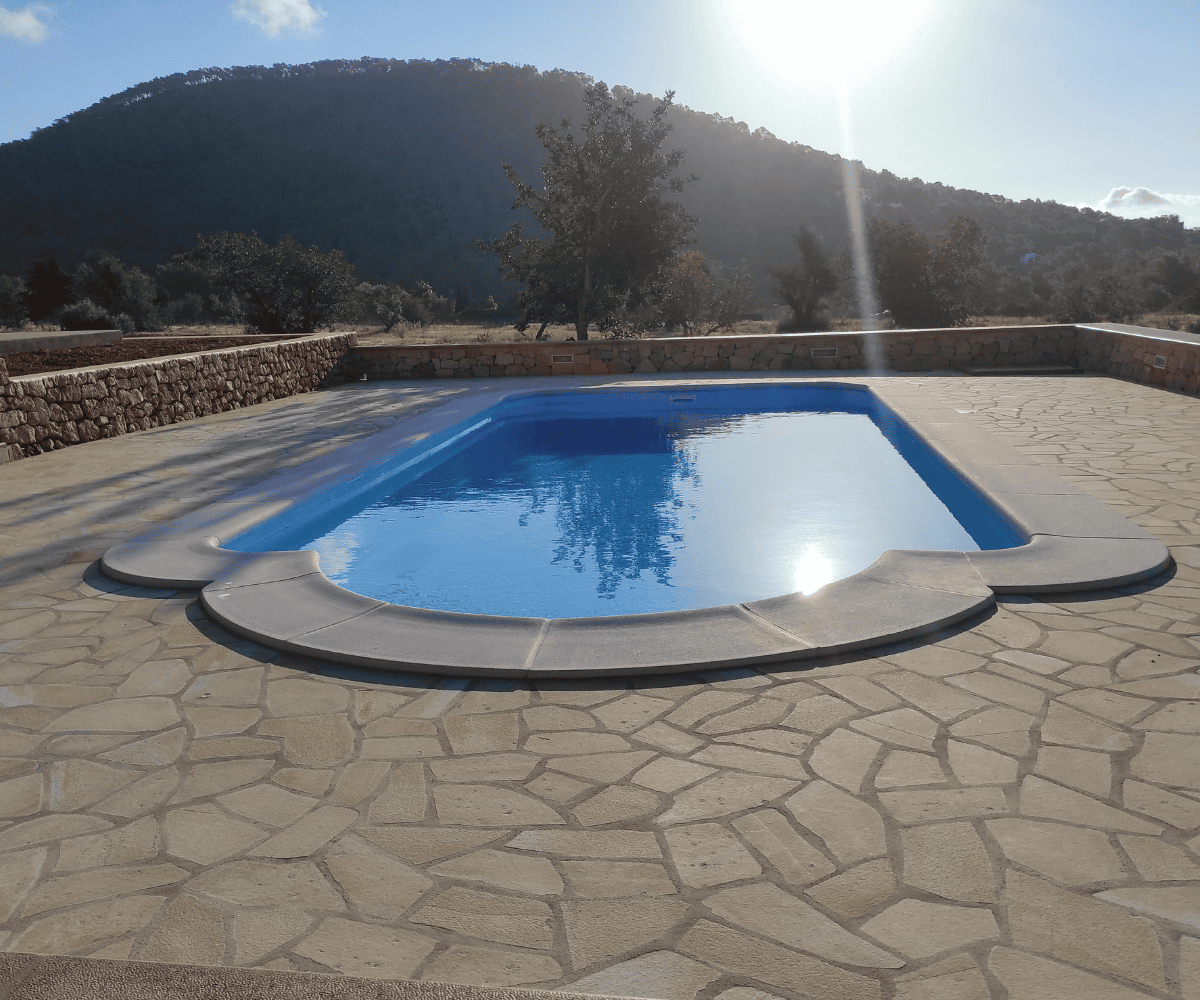 Piscina de poliéster modelo Dunia