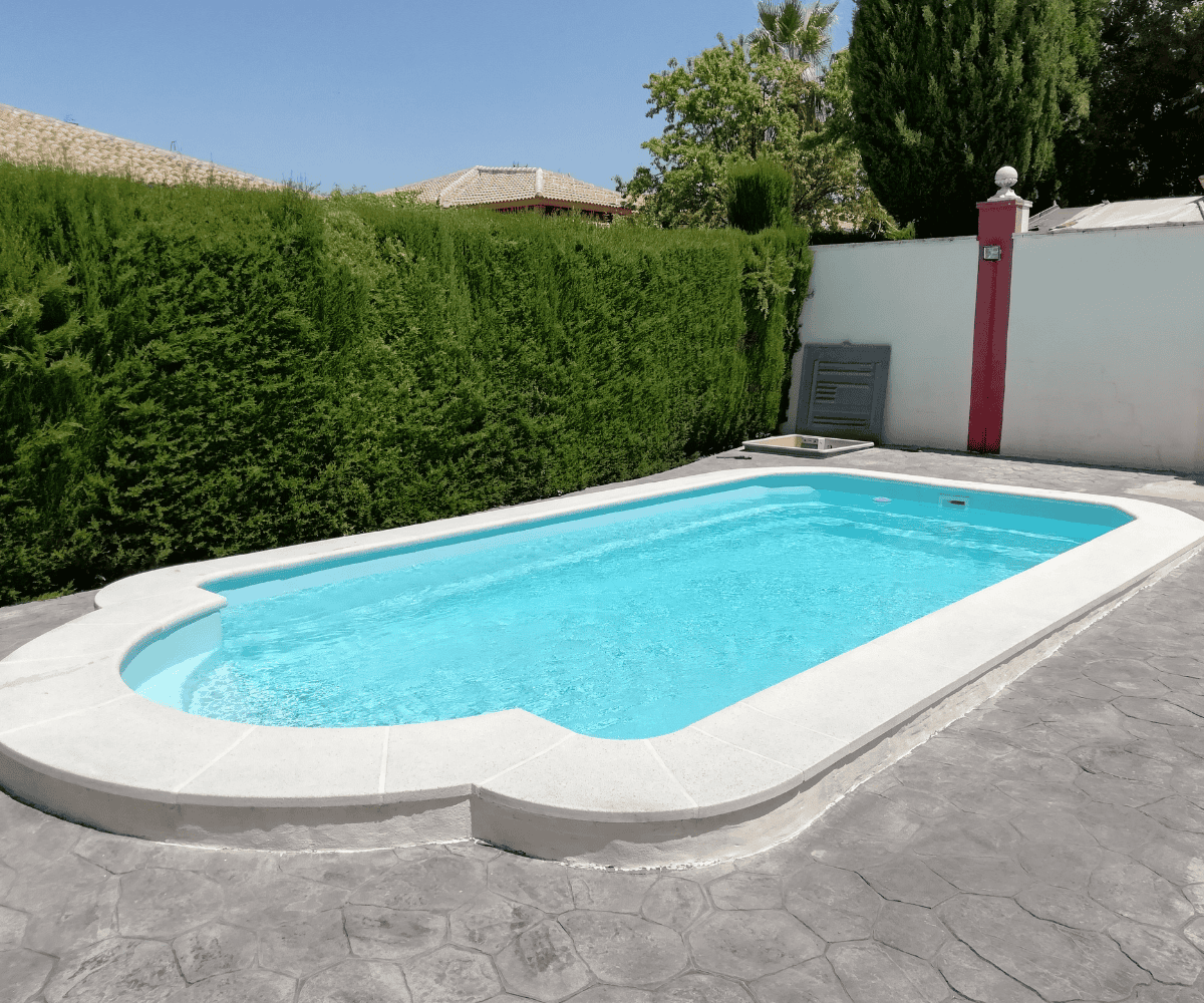 Piscina de poliéster modelo Dunia - Imagen 2