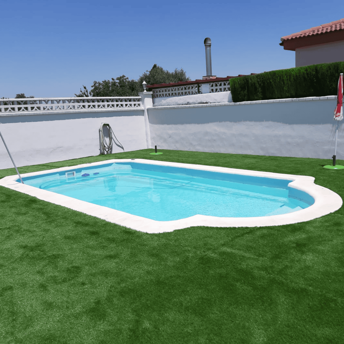 Piscina de poliéster modelo Dunia