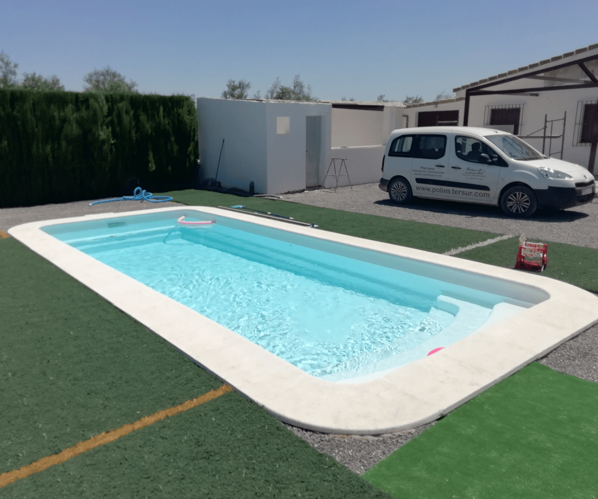 Piscina de poliéster modelo Estela