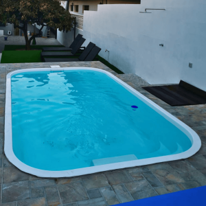 Piscina de poliéster modelo Linda