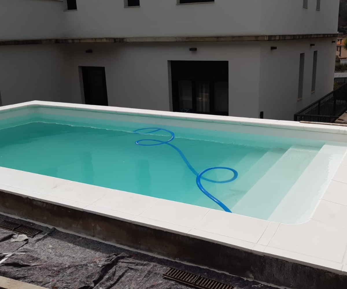 Piscina de poliéster modelo Martina