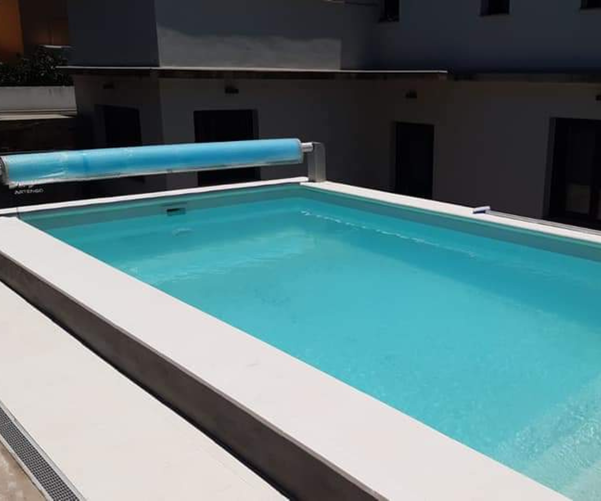 Piscina de poliéster modelo Martina