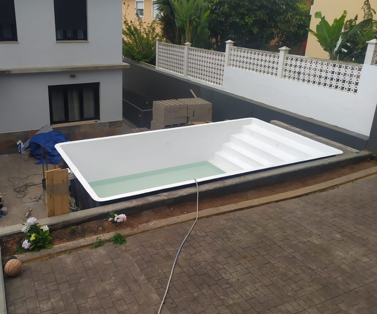 Piscina de poliéster modelo Martina