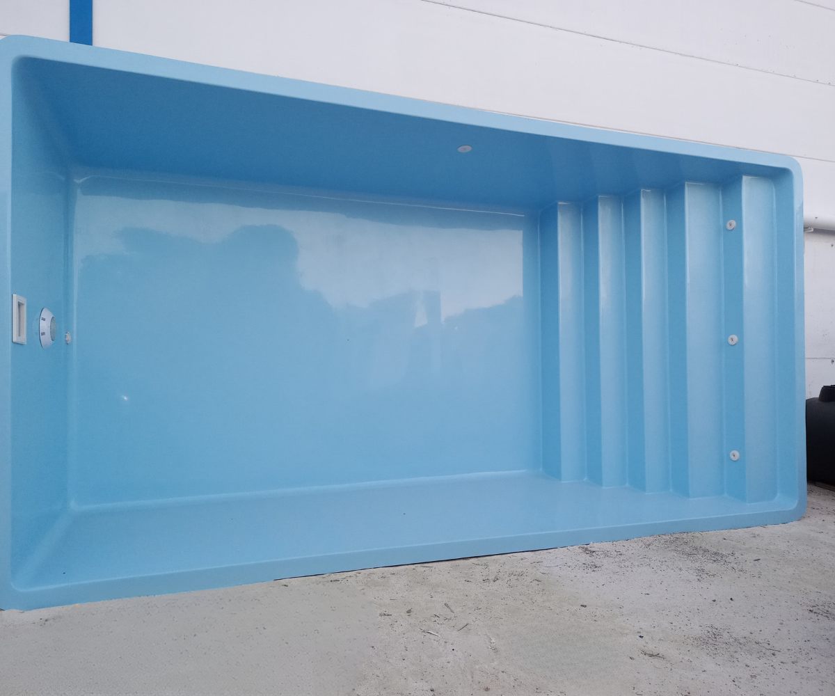 Piscina de poliéster modelo Martina