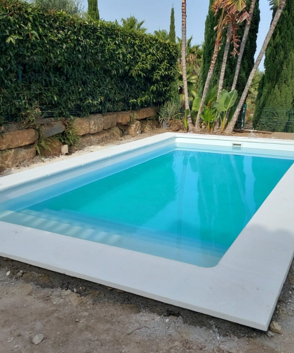 Piscina de poliéster modelo Martina