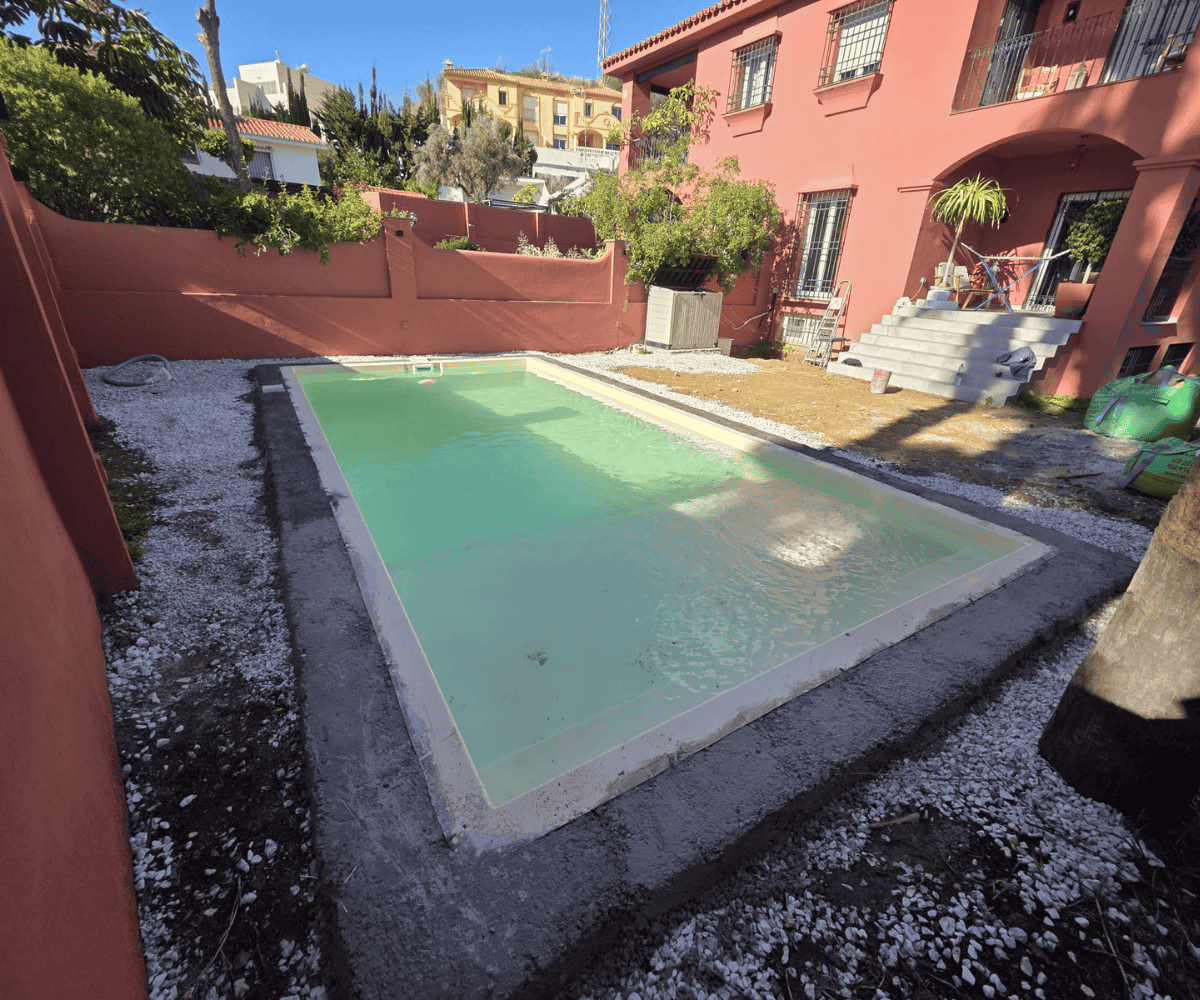 Piscina de poliéster modelo Nerea