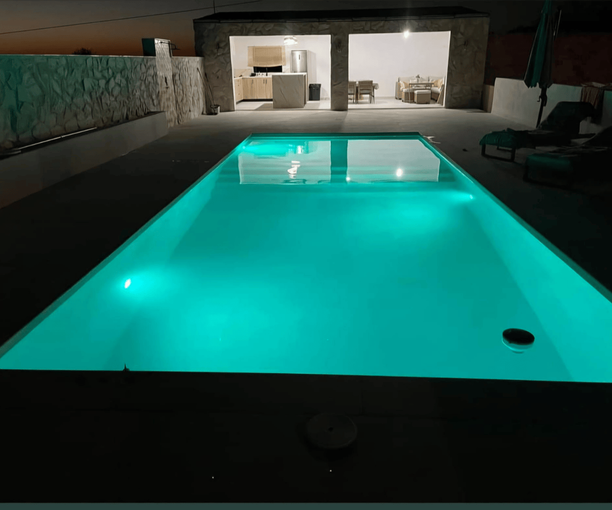 Piscina de poliéster modelo Nerea