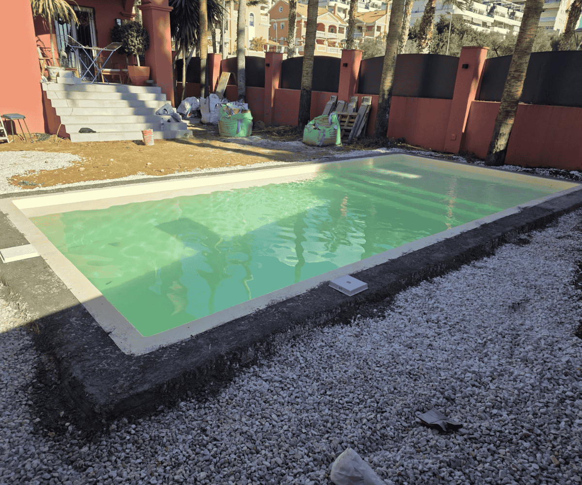 Piscina de poliéster modelo Nerea