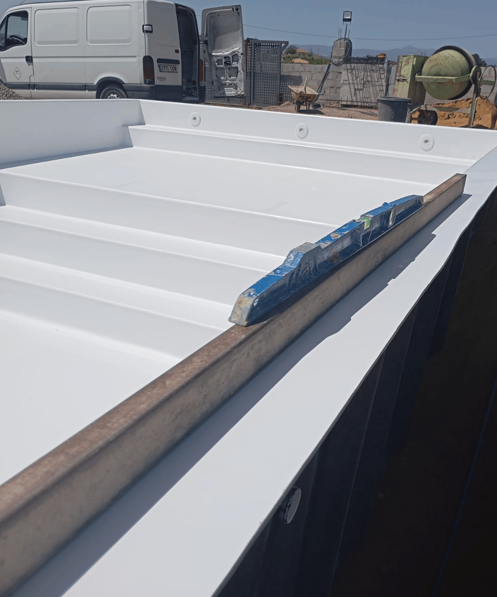 Piscina de poliéster modelo Nerea