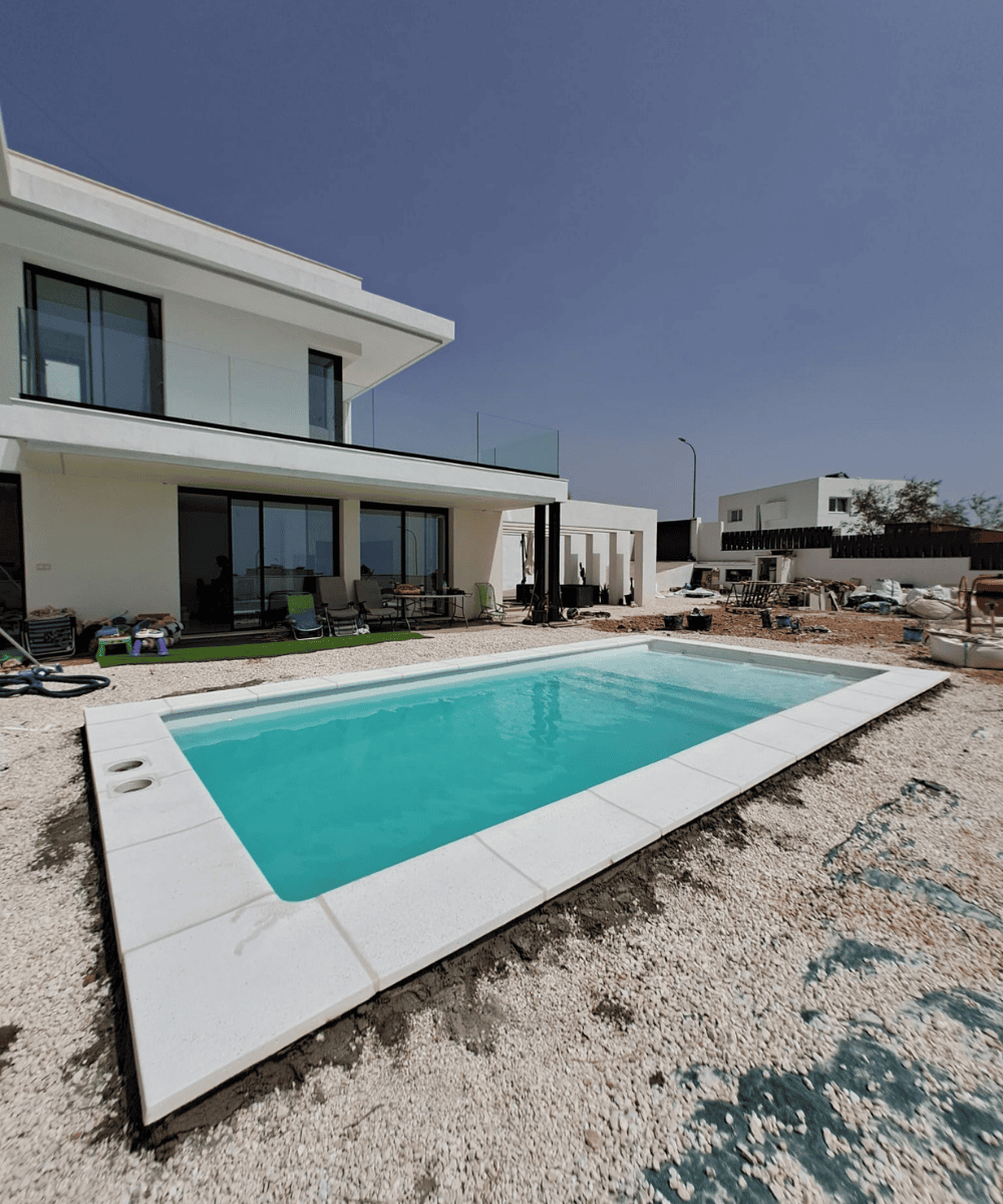 Piscina de poliéster modelo Nerea