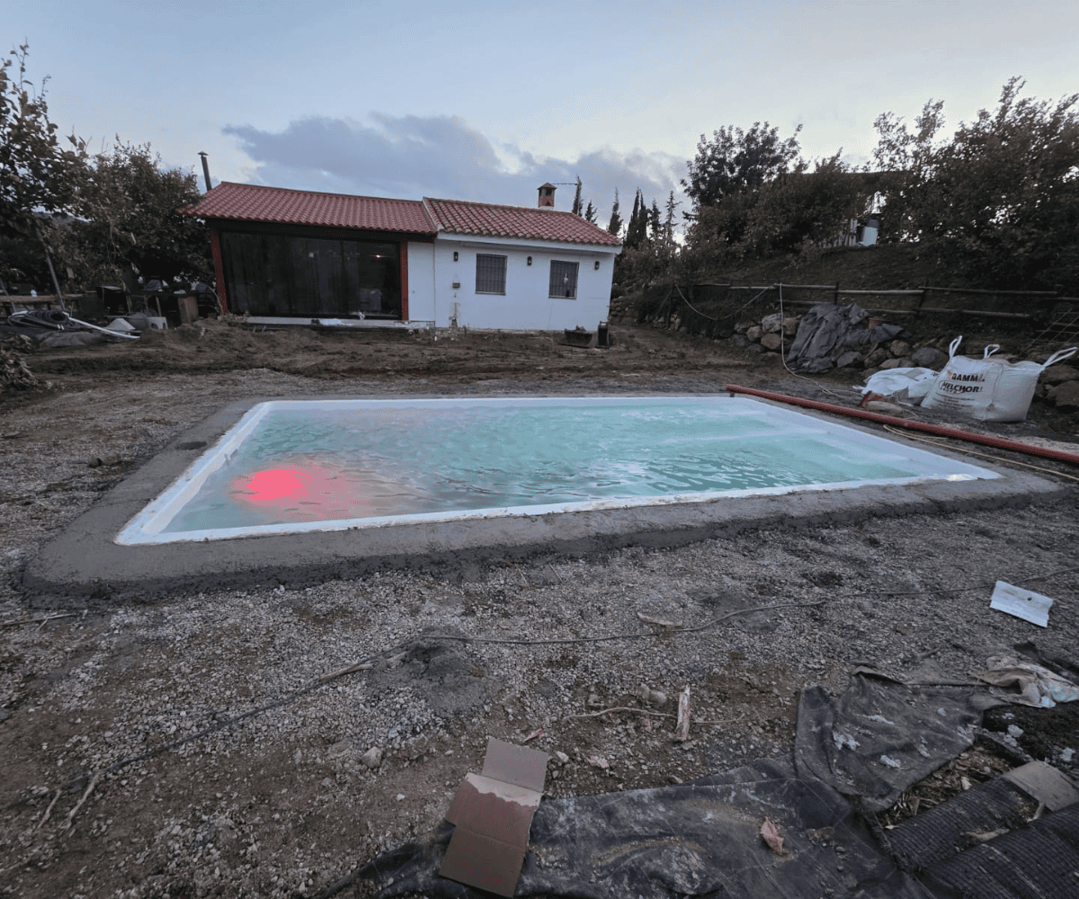 Piscina de poliéster modelo Paola