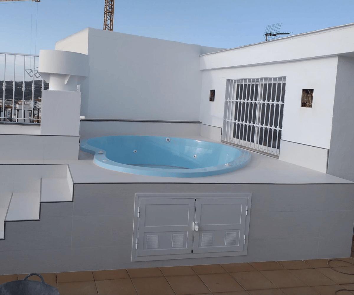 Piscina de poliéster modelo Vero - Imagen 2
