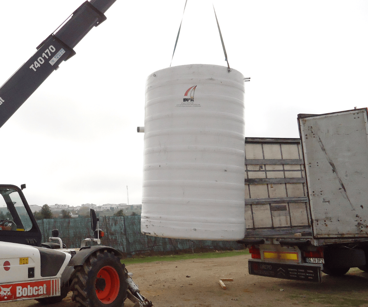 Depósito de poliéster vertical de fondo plano