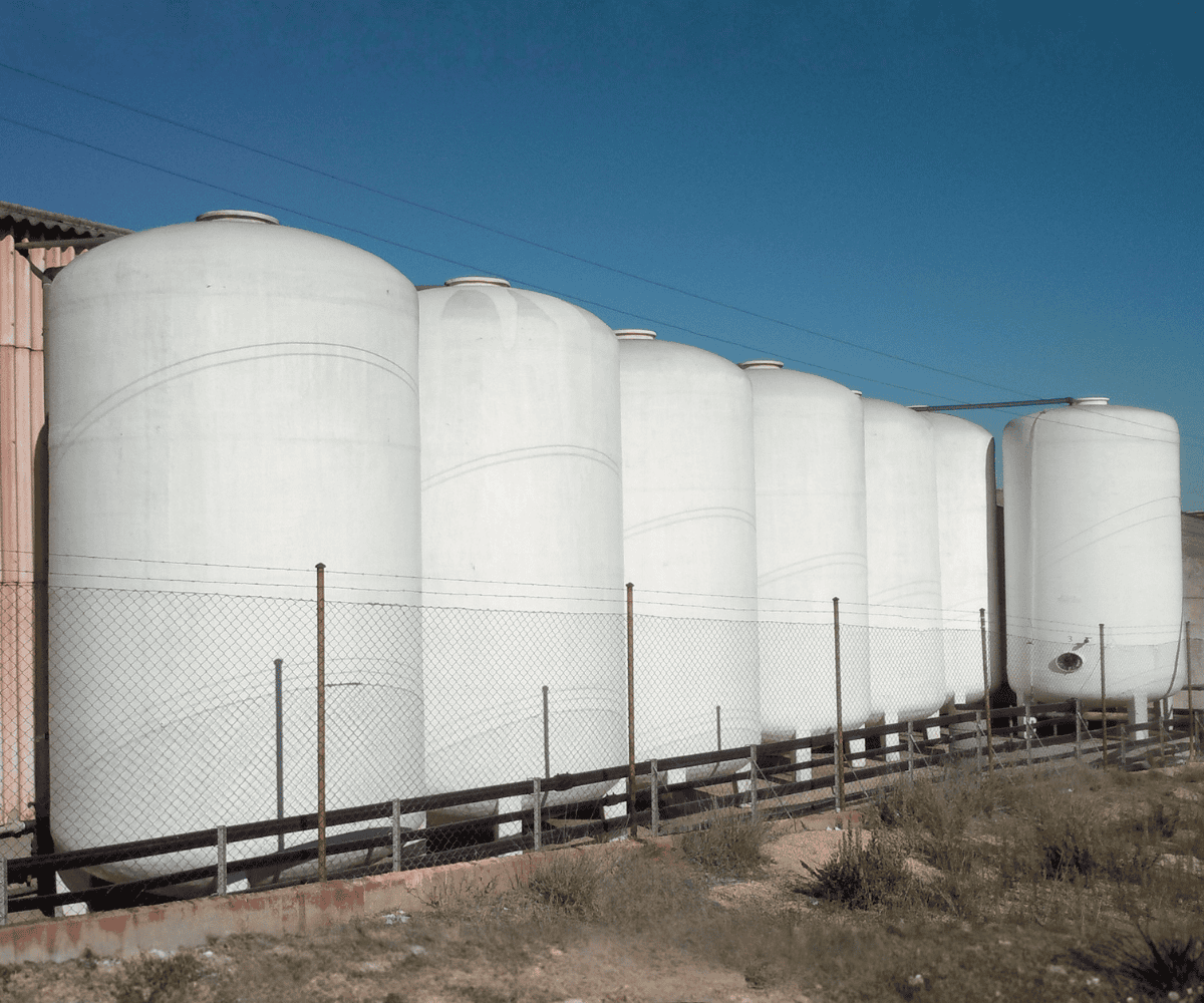 Depósito de poliéster vertical de fondo plano