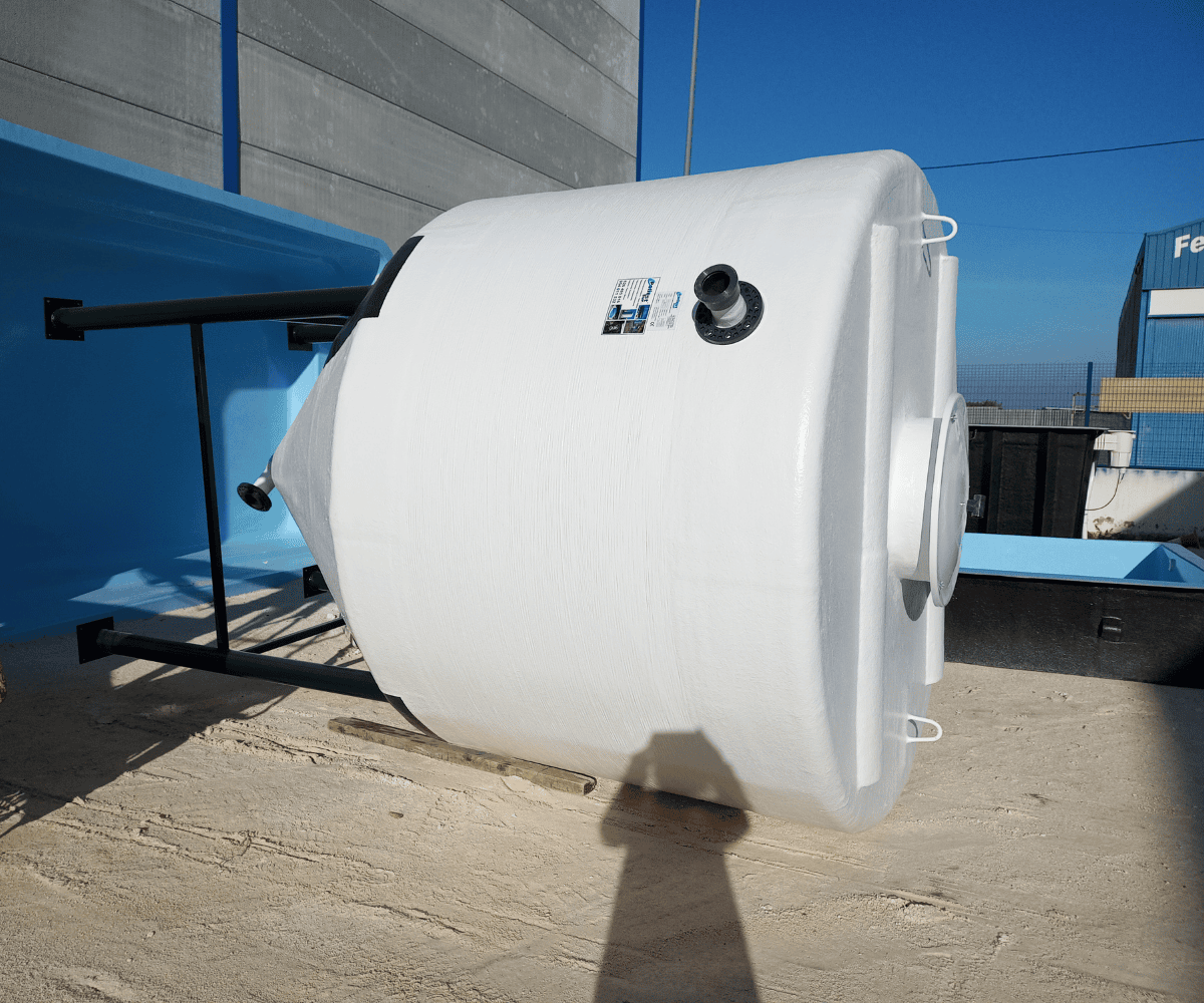 Depósito vertical con soporte metálico