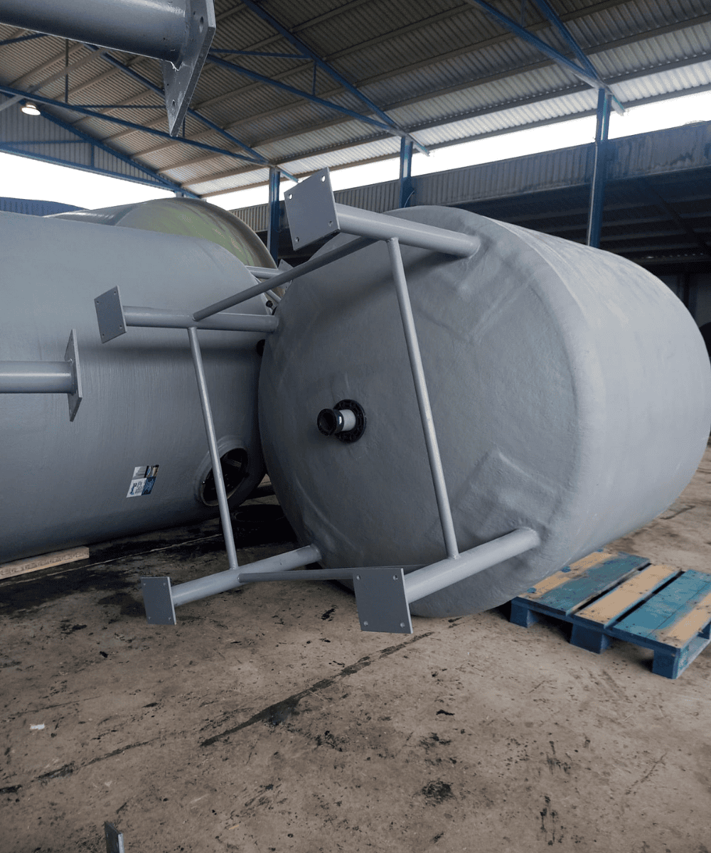 Depósito vertical con soporte metálico