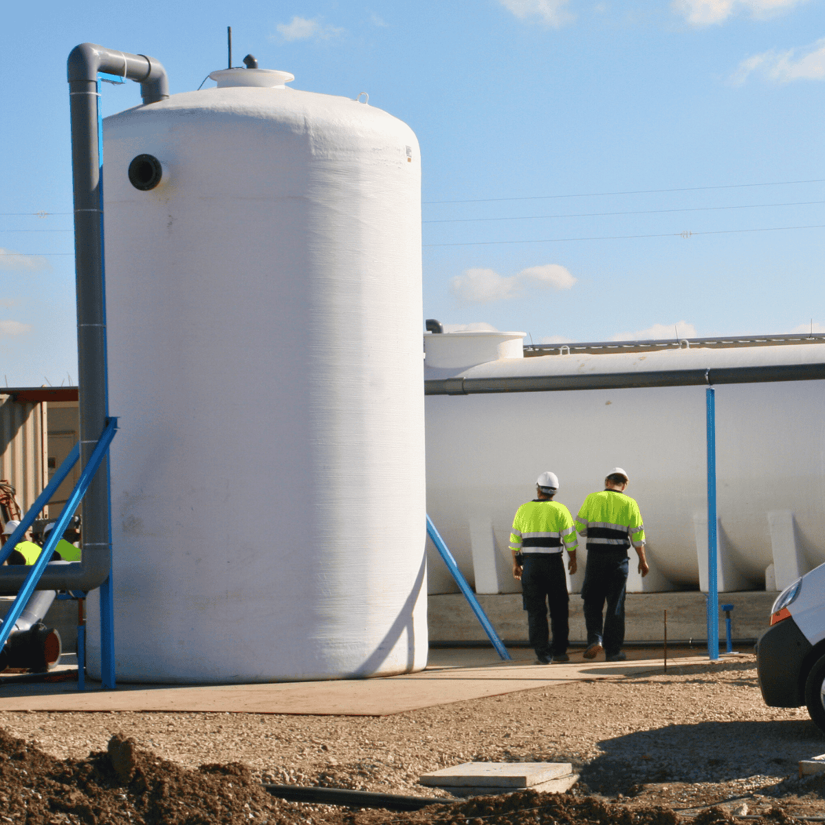 Depósito vertical de fondo plano