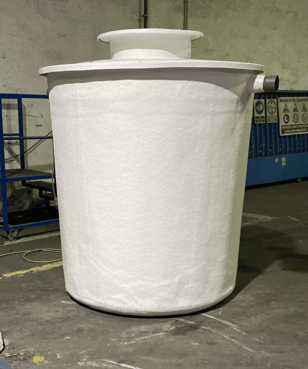 Depósitos de poliéster cilíndricos y rectangulares